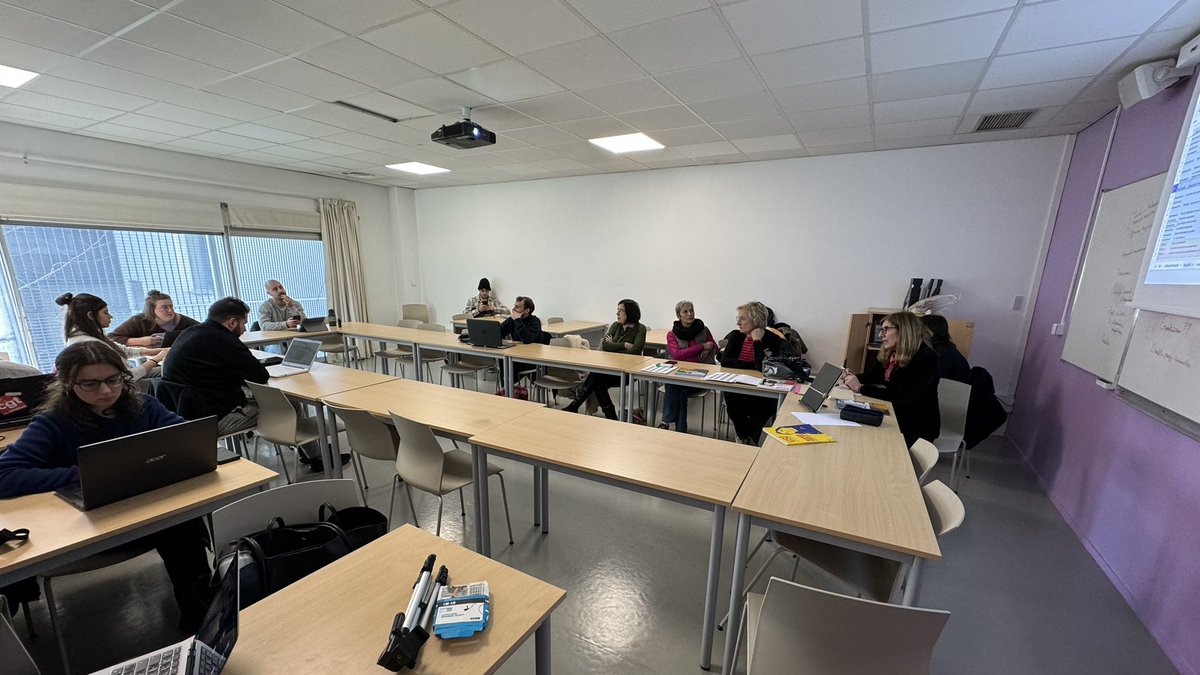 La rédaction de <a href="/VisoMag/">Visó Magazine</a> de l’<a href="/IjbaOfficiel/">IJBA</a> prépare le chemin de fer du prochain numéro consacré à la #Lituanie, pays des #frontières    #Europe #paysbaltes #Vilnius #GuerreEnUkraine #journalisme 
cc <a href="/UBMontaigne/">Université Bordeaux Montaigne</a> Dans les kiosques de la Nouvelle Aquitaine en mai