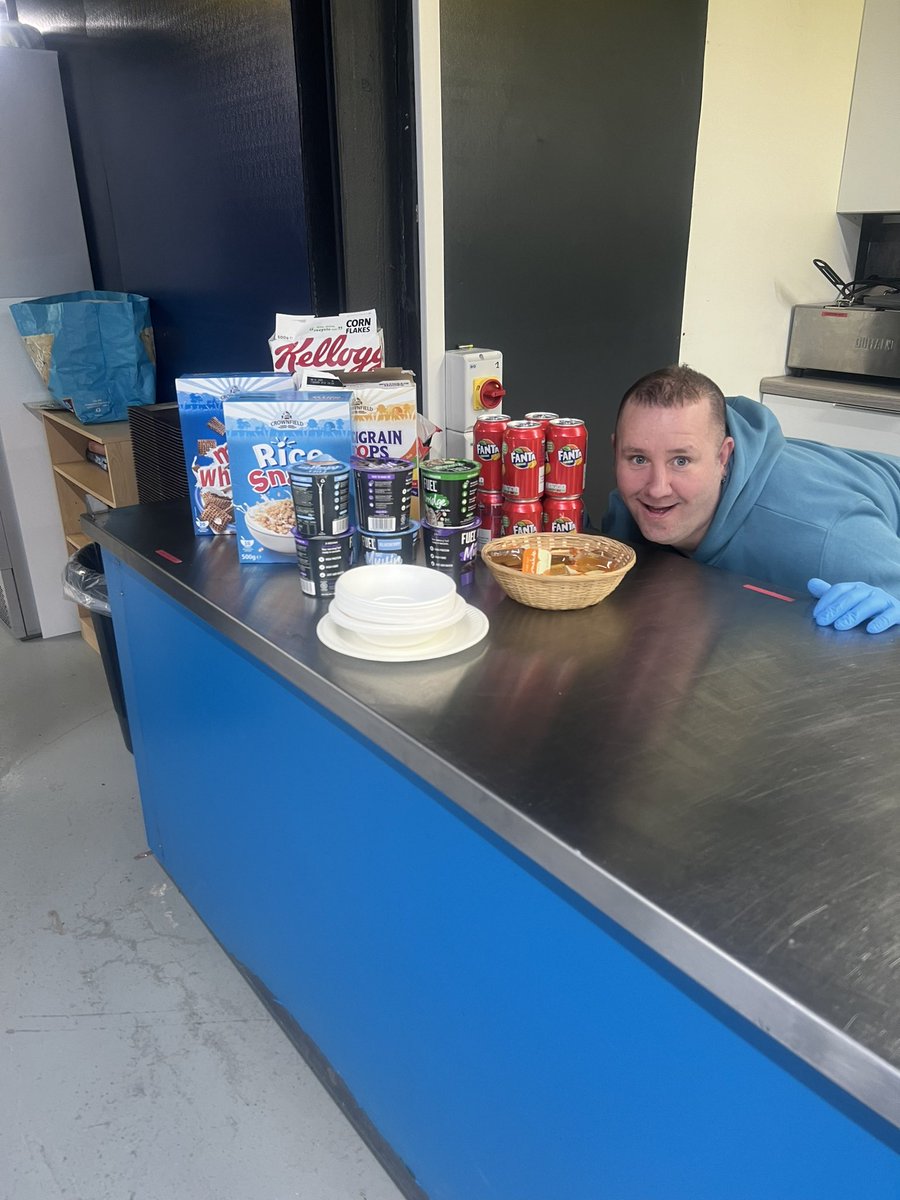 hp_scotland's tweet photo. Gary doing breakfast this morning,
#HomelessProjectScotland #donate #humanity #homelessshelter #shelter #comparison https://t.co/0IaBv8FVFk