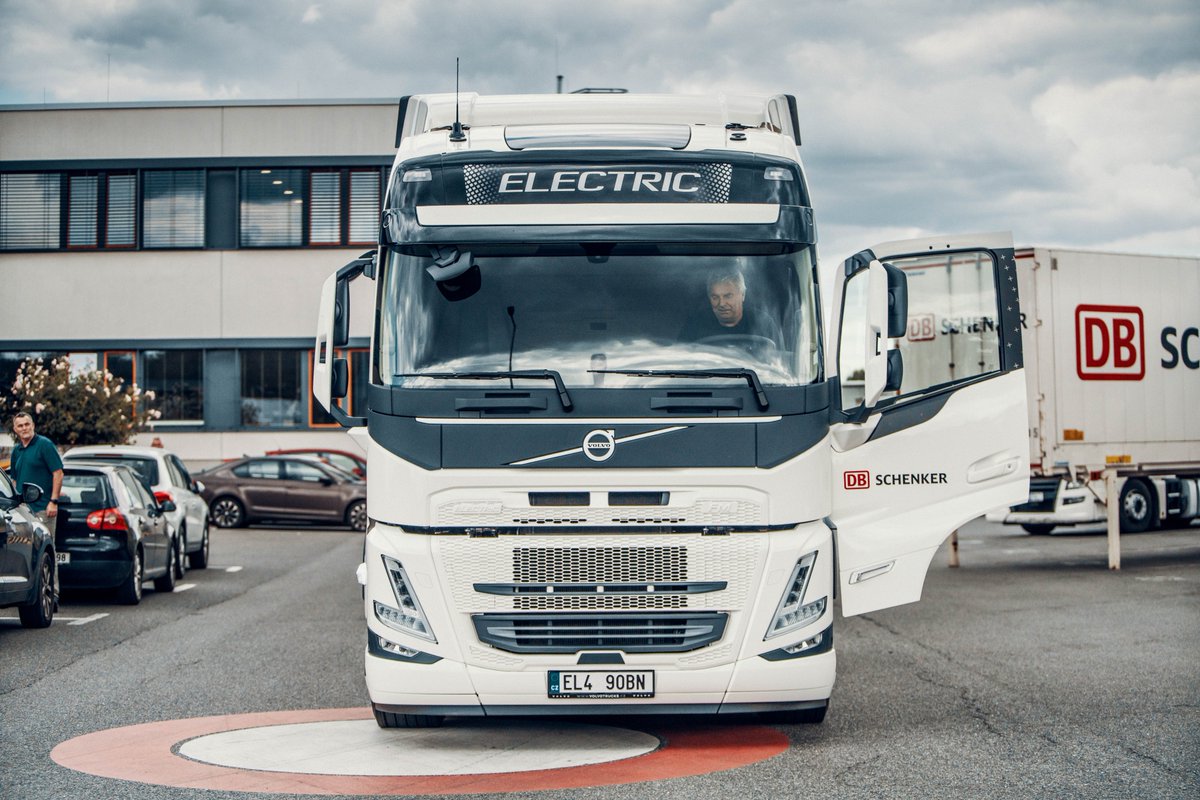 🚛⚡Elektrifikace silniční nákladní dopravy představuje velkou výzvu, která neklade nároky pouze na automobilky, ale také na dobíjecí infrastrukturu.👇
cistadoprava.cz/tiskove-zpravy…