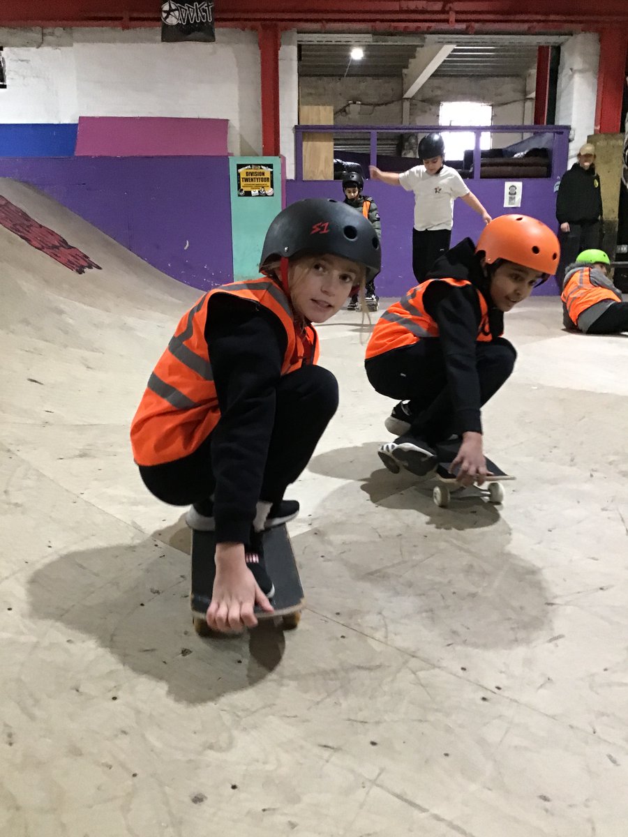 AlwoodleyPS's tweet image. We love skate-boarding! Our children challenged themselves to try a new sport at @LSTENLeeds and developed their resilience and independence. Thanks @Leedswellschool #personaldevelopment #newsport #increasingparticipation