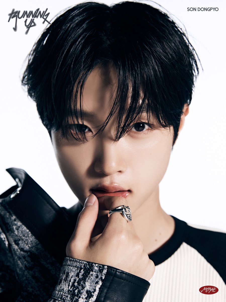 officialMIRAEjp's tweet photo. MIRAE 1st Mini Album ’RUNNING UP‘

CONCEPT PHOTO #RUN ver.
#SONDONGPYO #ドンピョ

#미래소년 #MIRAE #ミレ
#RUNNING_UP https://t.co/xjK5cYVgM4