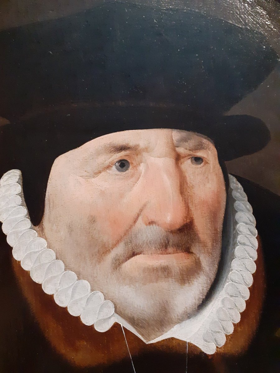 wallenborg_m's tweet photo. A face so tightly enclosed, protected from that which might disturb the concentrated approach....holding on in a turbulent Tudor England....! On view at Dulwich Picture Gallery! https://t.co/FBf9yTg76N