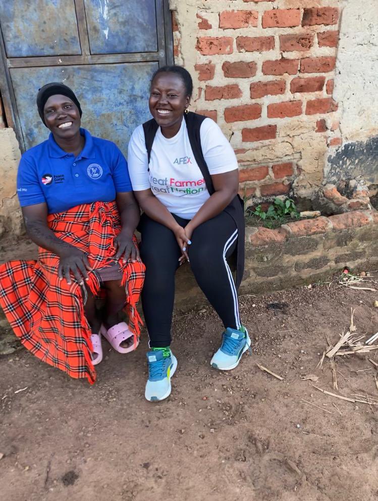 AFEX_Uganda's tweet photo. These things help #ugandanfarmers move from surviving to thriving:

⚪️Learning good agricultural practices. 
⚪️Building links to markets.
⚪️Gaining access to quality inputs.
⚪️Easy access to storage facilities.

Together, we can work to create more impact for our nation. https://t.co/dmYVtBXiGN