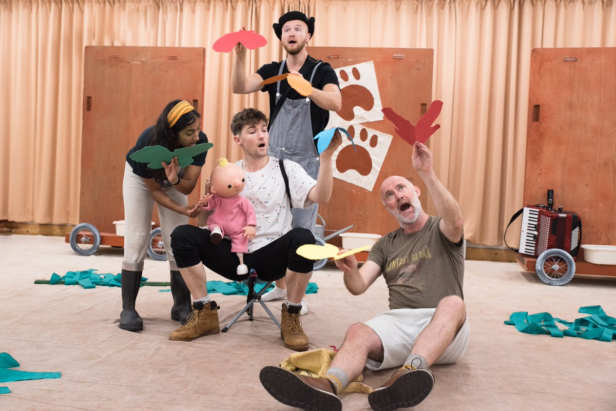 TheatreRoyalNew's tweet photo. 'We're Going on a Bear Hunt' opens in three weeks! 🐻📖

Join our intrepid family and their musical dog on a quest to find a bear! 🐻👨‍👨‍👧‍👦

📅 Fri 23 – Sun 25 Feb
ℹ Accessible perfs available
🎟 https://t.co/kCjgh7DXoM
🎭 @bearhuntlive https://t.co/H6ewtRfvrV