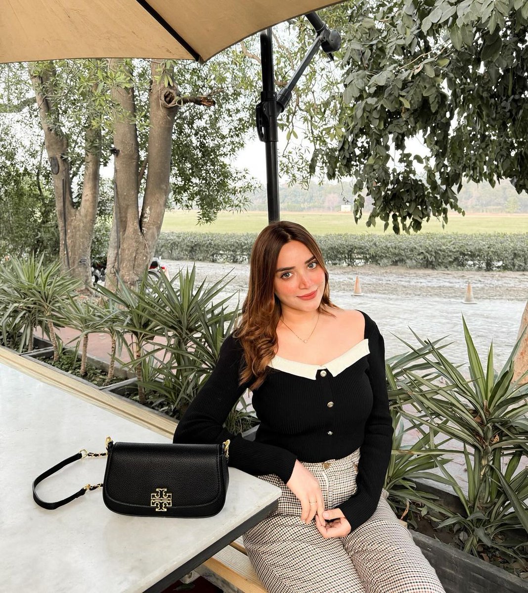Mehreen_Ghouri's tweet photo. ��ہلے جب شادی ہوتی تھی تو مجرے کے لیے باہر سے طوائف منگوائی جاتی تھی لیکن اب تو ہر گھر میں ایسی لڑکیاں موجود ہے جو باہر کی طوائفوں سے بہتر ڈانس کرتی ہیں
کس کس کے گھر میں ہے ایسی اور کون ہے وہ؟ https://t.co/eqd04PrEEa