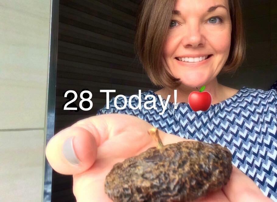 helbo1's tweet photo. How old is the oldest piece of fruit in YOUR house?
#TheApple #28today 🍎 https://t.co/34f12QqoYN