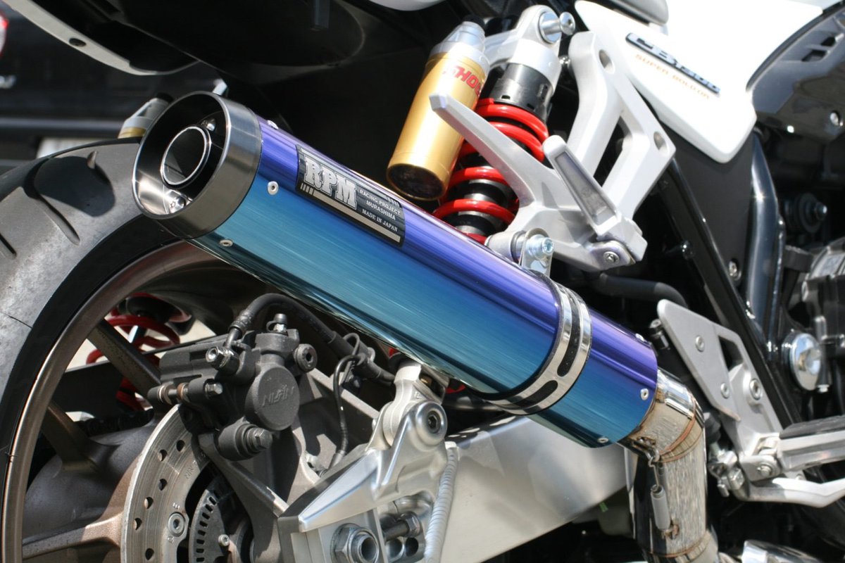 421RPM's tweet image. HONDA CB1300SB(EBL-SC54/2014-2017)
RPM-LUXE スリップオン

低速でのコントロールのし易さと伸びやかな吹け上がりは走りに余裕を与えます

アルミ合金のガンメタリック・サイレンサーエンドと円周方向ブルーグラデのチタン製アウターで高級感溢れる仕上がりです

rpm421.com/product/muffle…

#sc54