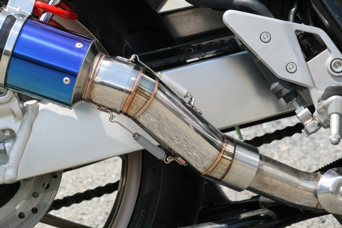 421RPM's tweet image. HONDA CB1300SB(EBL-SC54/2014-2017)
RPM-LUXE スリップオン

低速でのコントロールのし易さと伸びやかな吹け上がりは走りに余裕を与えます

アルミ合金のガンメタリック・サイレンサーエンドと円周方向ブルーグラデのチタン製アウターで高級感溢れる仕上がりです

rpm421.com/product/muffle…

#sc54