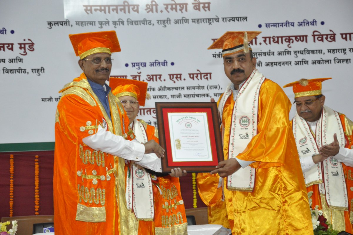 Congratulations to our visionary leader @VilasShindeSF, (CMD, Sahyadri Farms) on being awarded the prestigious Doctor of Science (D.Sc.) from Mahatma Phule Krishi Vidyapeeth! We all share a deep sense of pride -Sahyadri Farms Family