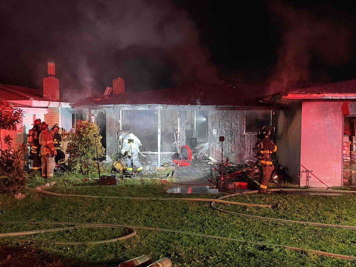ContraCostaFire's tweet photo. #Confire firefighters responded to the 1200 block of Temple Drive in Pacheco at 11:23 P.M. 2 adult victims were transported for injuries and 2 adults are displaced, but safe thanks to working smoke alarms today. https://t.co/uuvopgW80v
