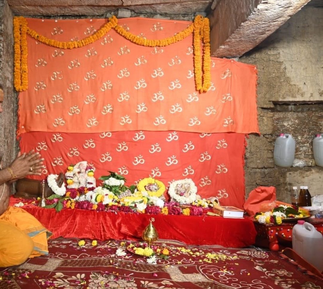 ज्ञानवापी केस में बड़ी खबर।

इलाहाबाद हाईकोर्ट में मुस्लिम पक्ष को बड़ा झटका।

6 फरवरी तक जारी रहेगी तहखाने में पूजा।

हाई कोर्ट ने पूजा पर रोक लगाने से किया इनकार।