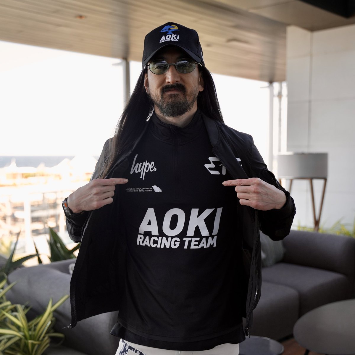 Look who's arrived in Jeddah. 🤩 #E1Series #E1JeddahGP #SteveAoki