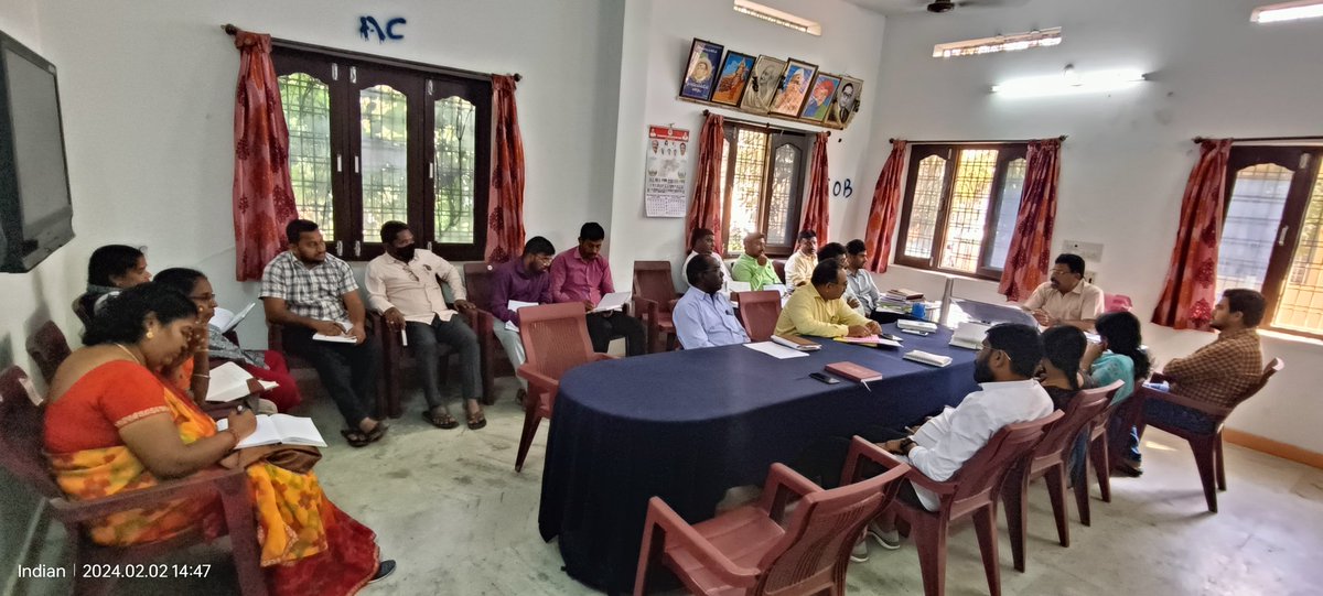 MPPSDPTURBAN's tweet photo. A Special Orientation and co-ordination meeting was convened for G.P Special Officers along with Panchayat Secretaries regarding Administration,Record Maintenance by MPDO sir 
@Collector_SDPT @BRSHarish @devakidevi20 @PonnamLoksabha @revanth_anumula @seethakkaMLA @AcSiddipet https://t.co/psWHIlRdSp