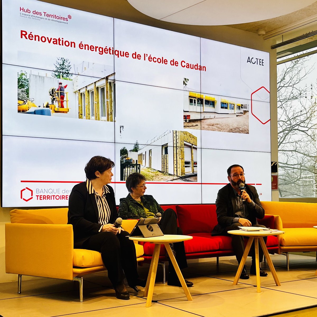 NicolasTurcat's tweet image. 🚧 2ème événement #EduRenov ce matin au #hubdesterritoires de la @BanqueDesTerr avec ses partenaires @fnccr @Ekopolis @FlameFederation (et bcp de monde +300 personnes) 

👉 3 exemples d’accompagnement territorial concret