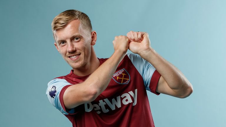 CanningTownLen's tweet image. The confusion at West Ham continued this morning, when JWP turned up for training with his golf gear.
“The gaffer said we were playing the back nine” said the set piece specialist.
“I should have realised he was discussing tactics for the weekend. My fault.”