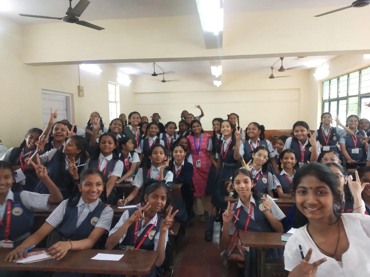 Aradhana and Priyanka, TGL alumni now Period Fellows at @Uninhibited, led a session at Vivek Vidyalaya in Goregaon for 150+ 7th-grade girls. They covered menstruation biology, cultural stigmas, hygiene practices, and responsible product use. Period education matters! 🩸✨