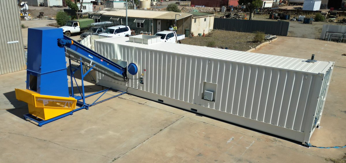 EnergyFarmers's tweet photo. Our latest build. This is a self contained shredder unit designed and built in #WesternAustralia. It will process #plastic tarpaulins for a client in the #grains industry. 

The longer term aim is to convert the tarps to #biochar for road construction. https://t.co/qRf8VGml6D