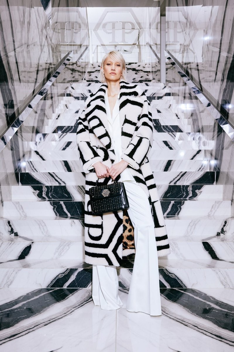 LadymiaMicky's tweet image. Collezione Pre Fall 24 Phillip Plein #PhillipPlein #PreFall24 #moda #outfit #look #fashion #fashionstyle #style #fashionista #trendy #tendenza #glam #glamour #musthave 👗😍❤️