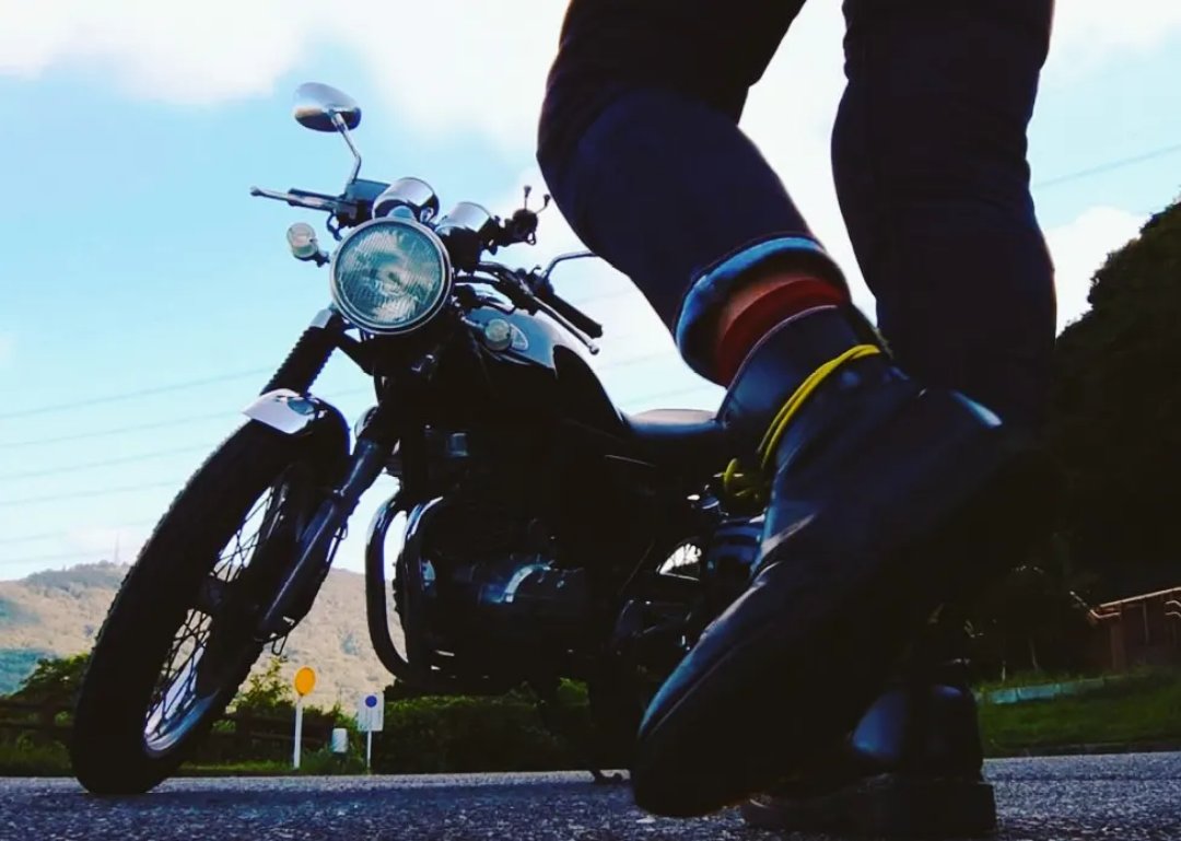 m_e_e_e_l_'s tweet photo. #バイクとマーチン https://t.co/7guuyGlHpl