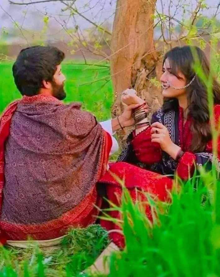 چاند 🌜 جب" شام" کی "رنگت"کی" طرف" دیکھتا" تھا....!!!!🌷
میں" تیری "سانولی  صورت" کی" طرف" دیکھتا👀" تھا....!!!🥰

بس اسی جرم میں چھینی گئیں میری آنکھیں👁
میں محبت سے محبت کی طرف دیکھتا تھا
👀
#اردو_زبان