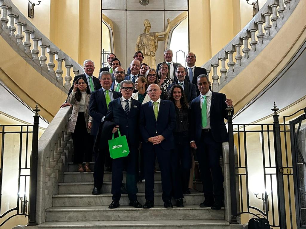 ConfeCan's tweet photo. Enhorabuena a @BinterCanarias por su nueva conexión aérea con #Madrid 

Un gran avance en la conectividad y la mejora competitiva de nuestras Islas que contribuye a la generación de riqueza y nuevas oportunidades para toda la sociedad canaria. https://t.co/j7zxbK6Qyf