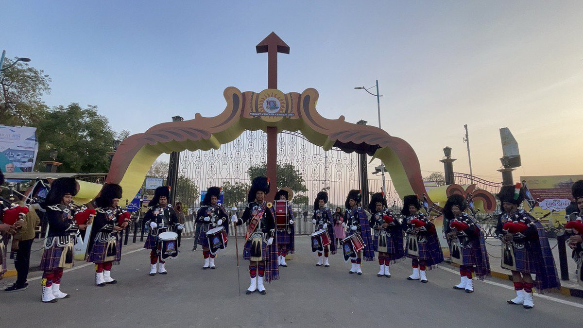 smspbIndia's tweet photo. Shree Muktajeevan Swamibapa Pipeband - India showcased melodius tunes at Kankaria Lake to mark the Pran Pratishtha ceremony  of Lord Ram at the Grand Ram Mandir, in Ayodhya. https://t.co/Y9UKUS7E3e