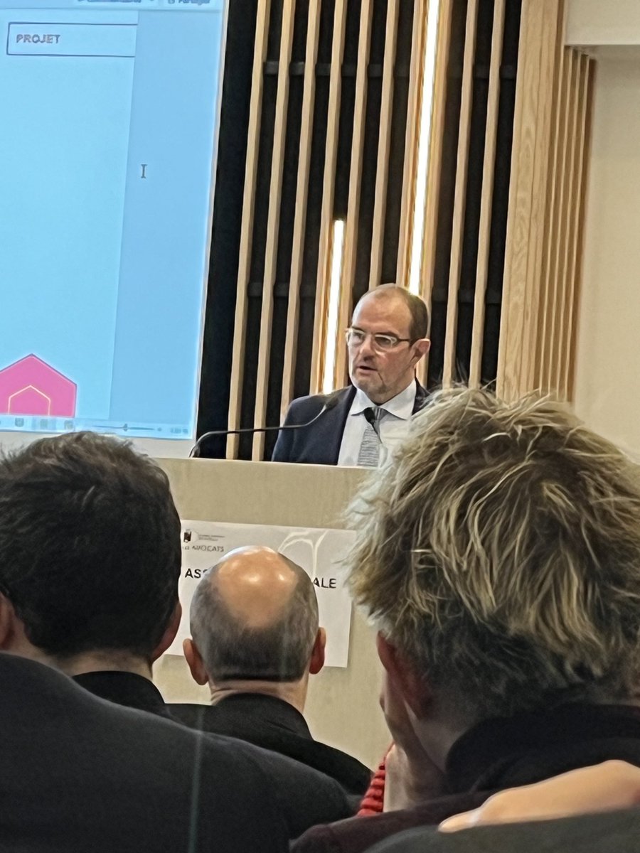 Tres brillant exposé de ⁦<a href="/JM_CHABAUD/">JM CHABAUD</a>⁩ démontrant que l’octroi du legal privilege aux juristes n’est ni vrai ni utile ni bon pour les avocats que le cnb représente.⁦<a href="/AvenirBarreaux/">AVENIR DES BARREAUX DE FRANCE - ABF</a>⁩ ⁦<a href="/Conf_Batonniers/">ConférenceBâtonniers</a>⁩ ⁦<a href="/JuCourvoisier/">Julia Courvoisier</a>⁩ ⁦<a href="/Deus_le_Padre/">Deuslepadre</a>⁩ ⁦⁦⁦