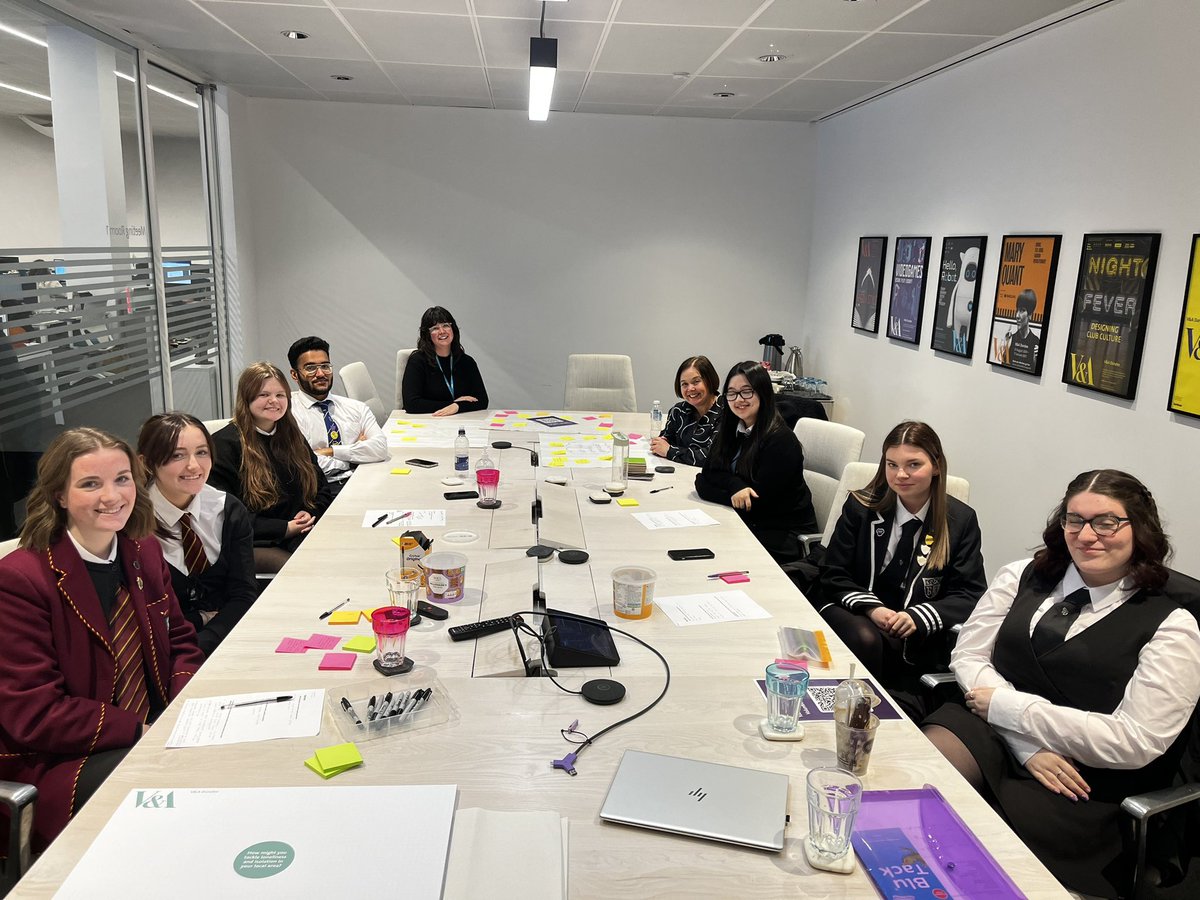 The city-wide pupil voice group met again this week @VADundee to explore ideas & suggest changes to the pupil voice process in our schools. 🎤 They also gave feedback on prototype designs for a new skills profiling app, which will be fed back to the developers.😁 #dundeelearning