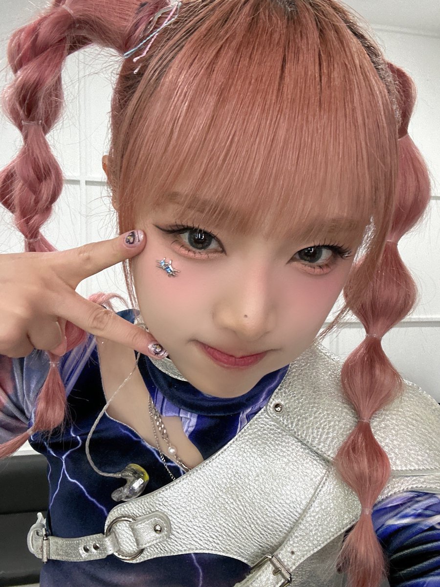 [📸YENA PIC]

24.02.02 #뮤직뱅크

우리집 짱예나가 오늘도 무대를 완전 뿌셨다는데? 👊🏻🩵
아니 최예나 굿모닝 왤케 잘함 (-_-^)
ㄴ좋으면 말을 하자 ㅋㅋㅋ
ㄴ사실 넘 좋았어요...🫶🏻

이거지예..(나) 이게 맞지예..(나)
오늘도 지구미 가자! 😘💛

Sun's up Wassup 
확실한 건 Good Morning☀💛