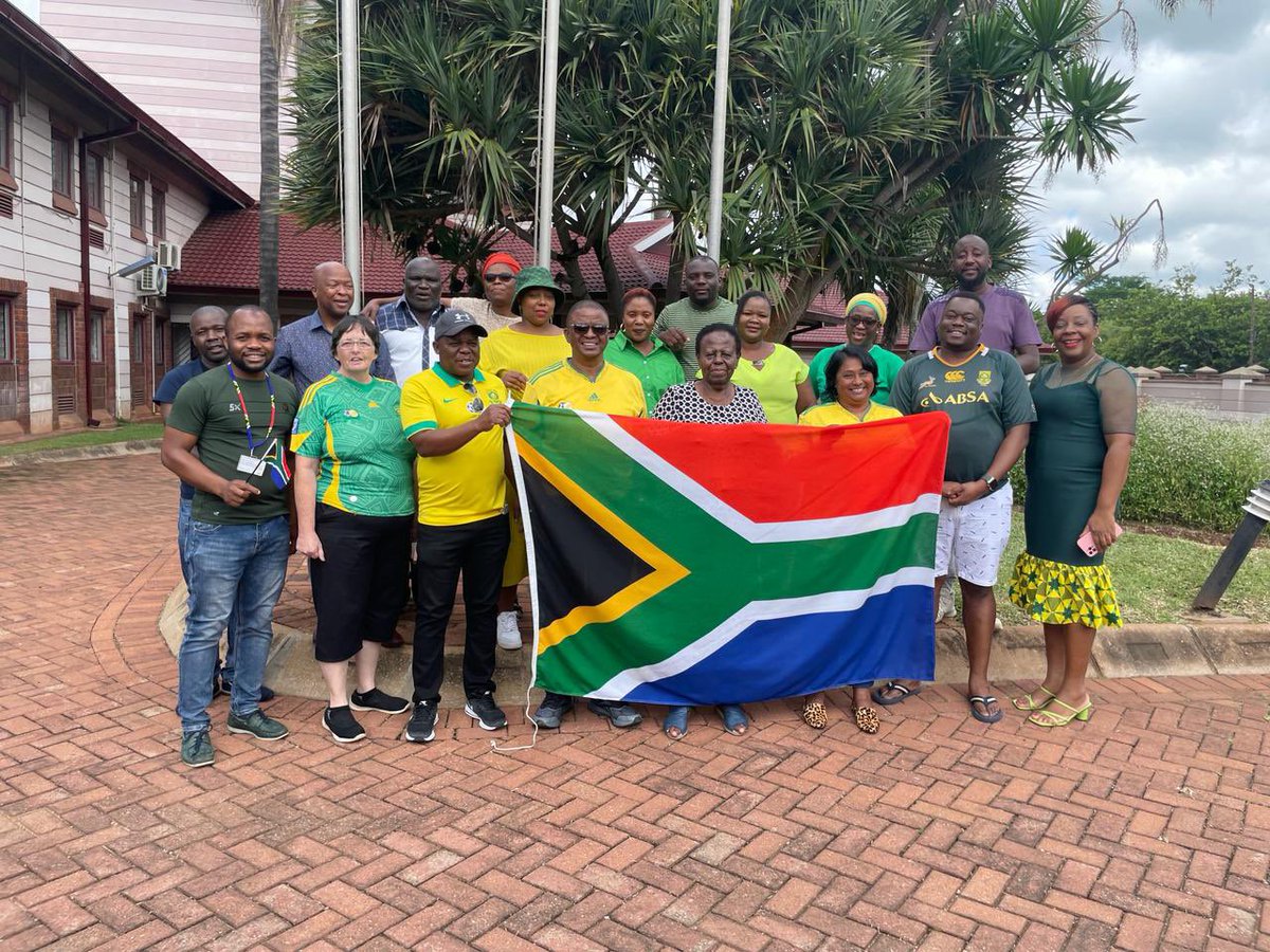 HarareSa's tweet photo. #BafanaBaFire is 🔥🔥🔥 Happy #BafanaBaFriday Mzansi 🇿🇦 From the Embassy of South Africa in Harare #BafanaBafana #@DIRCO_ZA https://t.co/O75TmsyZoi