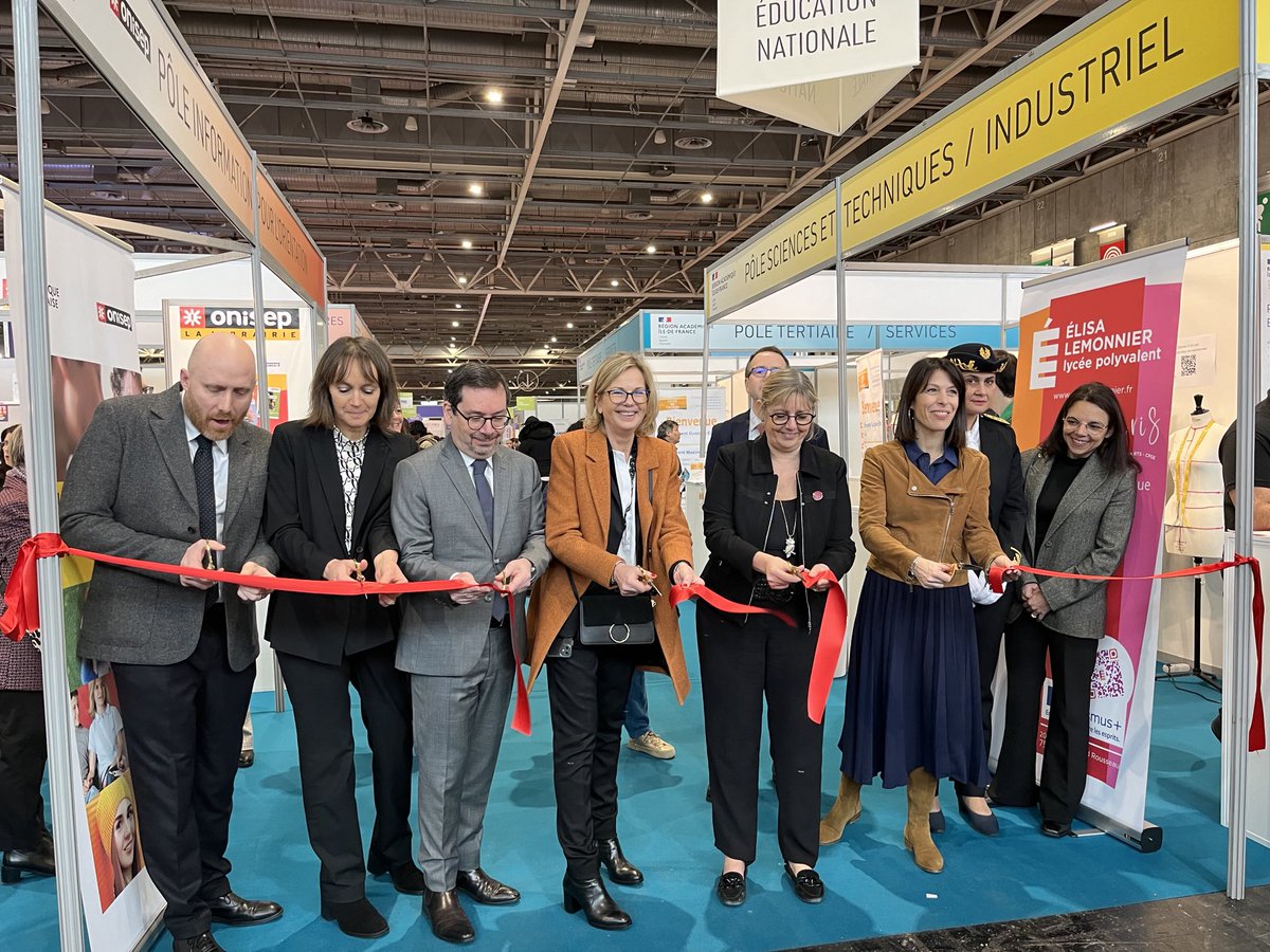 #orientation Le salon du lycéen et de l’étudiant ⁦<a href="/letudiant/">l'Etudiant</a>⁩ inauguré par la ministre ⁦<a href="/sretailleau/">Sylvie Retailleau</a>⁩ ainsi que les recteurs ⁦<a href="/Academie_Paris/">Académie de Paris</a>⁩ ⁦<a href="/acversailles/">Académie de Versailles</a>⁩ ⁦<a href="/AcCreteil/">Académie de Créteil</a>⁩ ⁦<a href="/iledefrance/">Région Île-de-France</a>⁩
