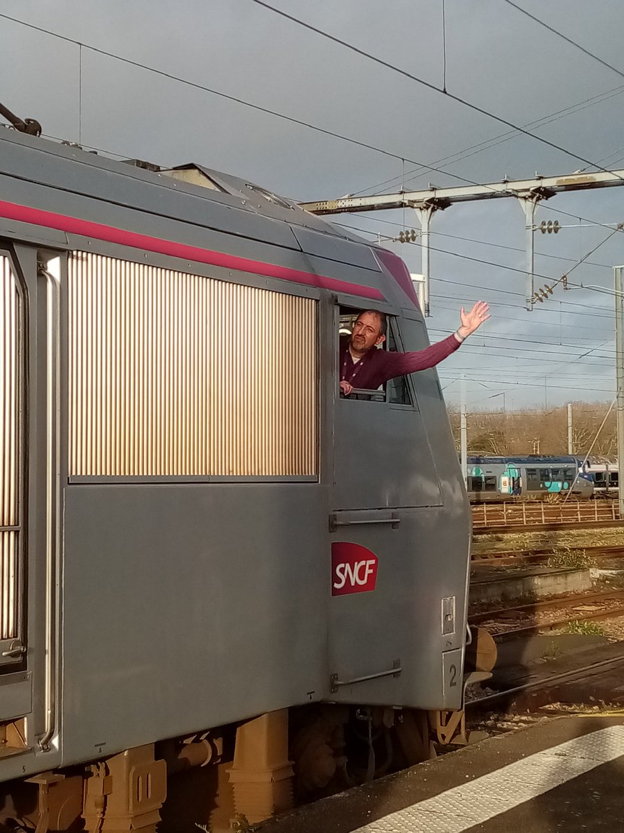 Sybic141's tweet photo. Déjà 3 ans et bientôt, je n’aurai plus l’autorisation BB26000 #bb26000 #Corailforever malheureusement 😔
Ça reste un très bon moment de ma carrière ce dernier train 🥰 @train_nomad @SNCFVoyageurs @udupc14 @UsagersSNCF @defenseaxessud1 https://t.co/ez6uoFZee4