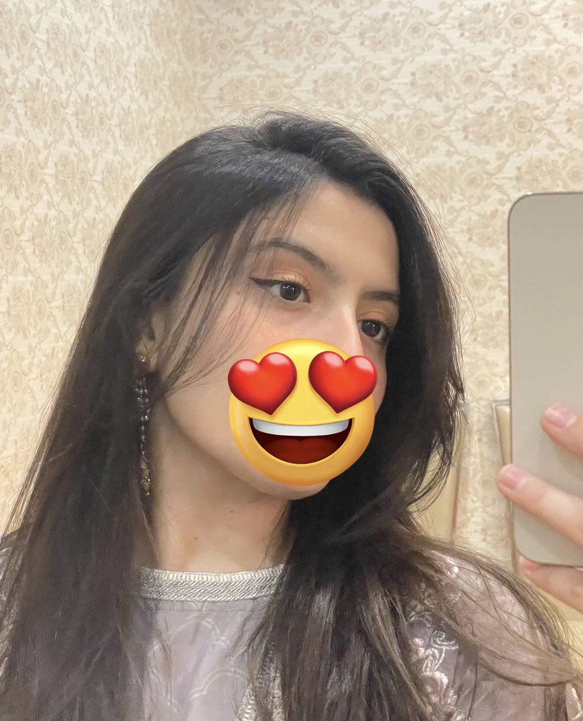 آپ کی فیملی کیا کرتی ہے 🤔
میری تو رکھ رکھ کے بے عزتی کرتی ہے 🤣🤣