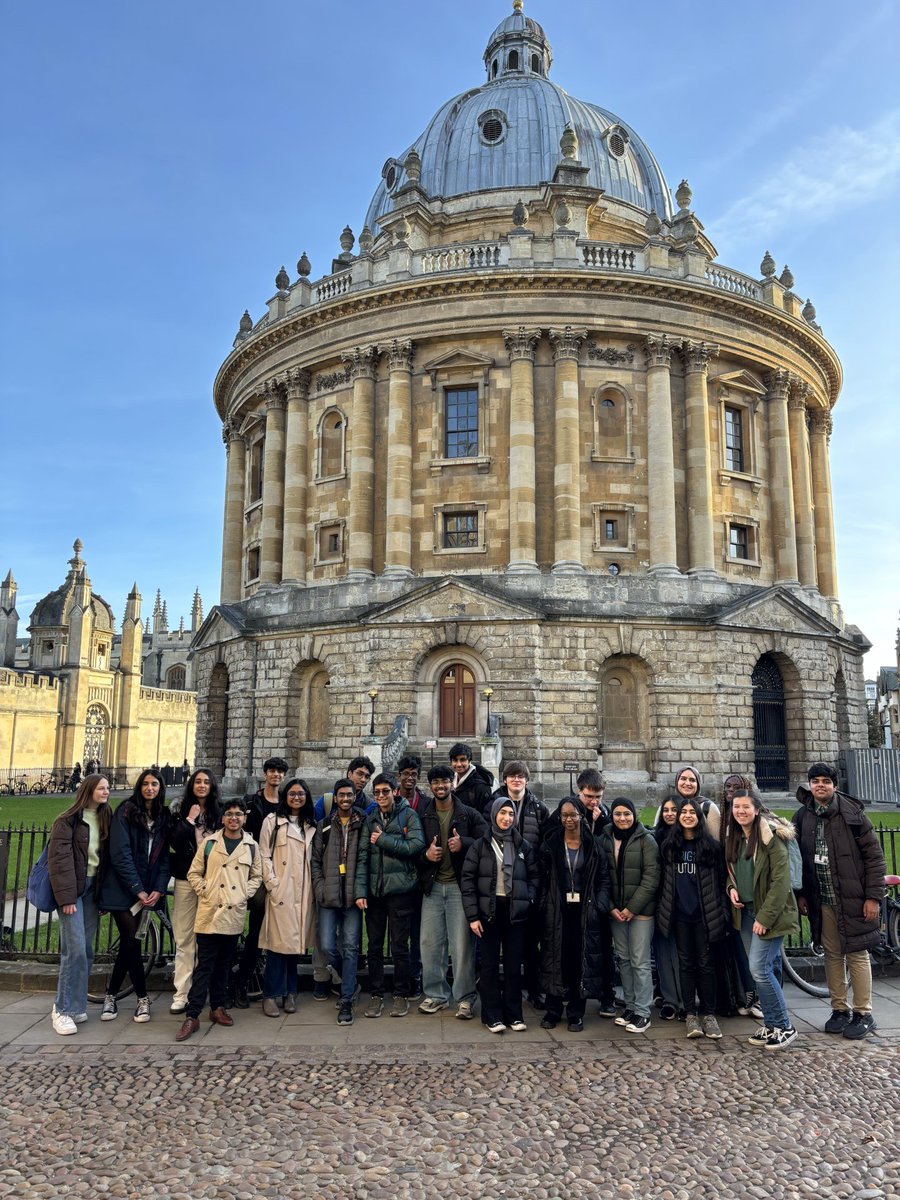 HeckGrammar's tweet photo. Year 12 students had a fantastic day on the trip to Oxford University yesterday. Here they are about to go into the Ashmolean Museum and at the Radcliffe. https://t.co/u1qXVd572z