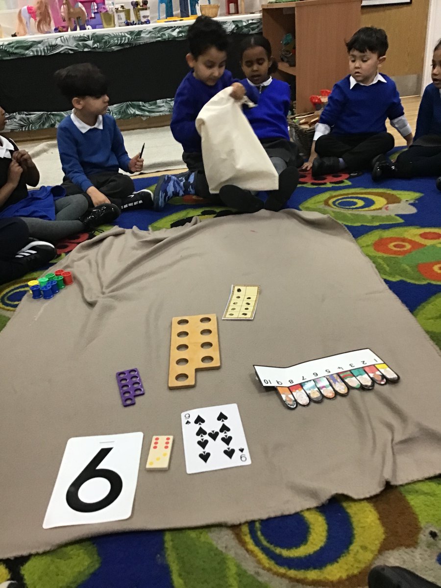 Rec_StSilas's tweet photo. We know 9 can be long or square! #SilasMaths @stsilasschool https://t.co/fvHlkyii4o