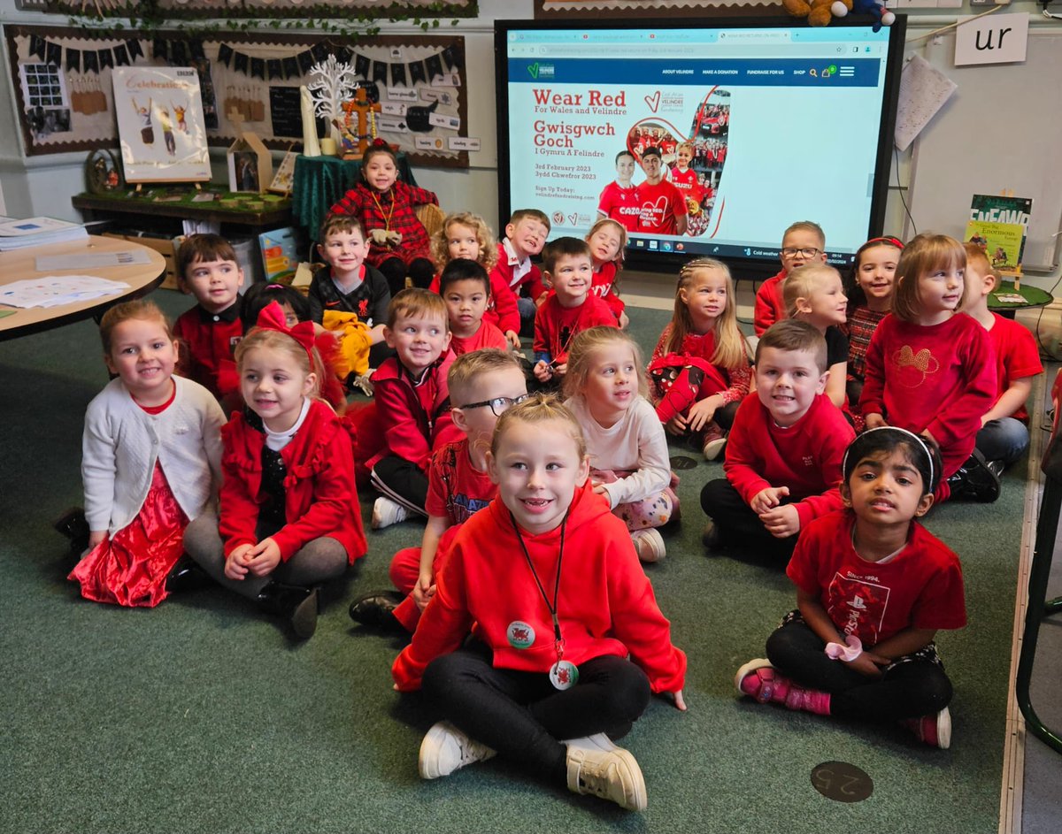 sthcpsbarry's tweet photo. Wearing Red for Velindre! ❤️ #DosbarthGlas #CompassionateAndLoving #HelpingOthers @Velindre https://t.co/kXhCZEI0yo