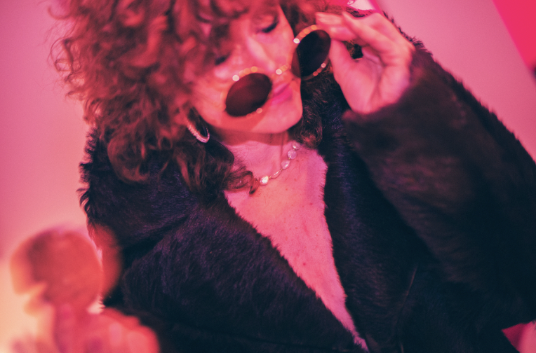 Ent_Focus's tweet image. Watch: @Kiesza teams up with Sugar Jesus for "Heaven Ain't Calling" bit.ly/4bk4WZw #Kiesza