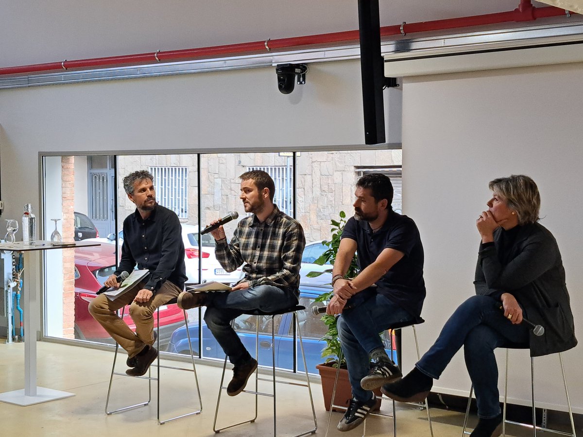 m4_social's tweet photo. @Bloc4BCN @AltresEconomies @ES_Catalunya @guillem_llorens @techBCN @coopstreball @CooperativesCAT @XES_cat @Francina_Presi 🗣️@gsentisgarces, coordinador de #m4Social: 'M’agradaria qüestionar el concepte de transició digital. Vivim en un moment de canvi permanent i l’hem d’aprendre a gestionar. El repte és que ningú quedi enrere i aquesta és la màxima des que treballem des de m4Social'.
#LaFebrerada https://t.co/KlmIMMDiXd