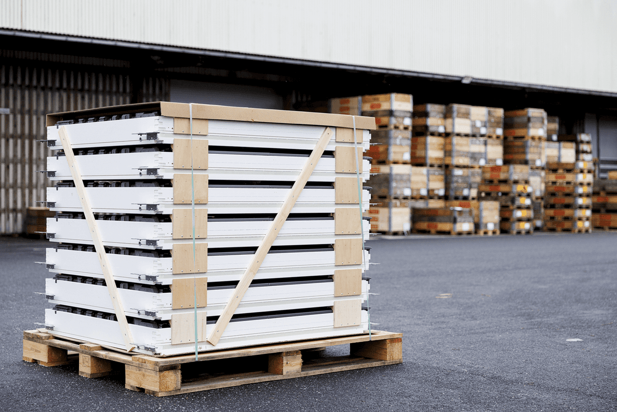 De dakramen @VELUX worden nagenoeg zonder verpakking bezorgd, dankzij de introductie van de pro-delivery service. Door het gebruik van andere en minder materialen hebben ze de CO2-uitstoot van de verpakking per dakraam met 91% verlaagd. 

Lees hier meer: bit.ly/3HLgKpW