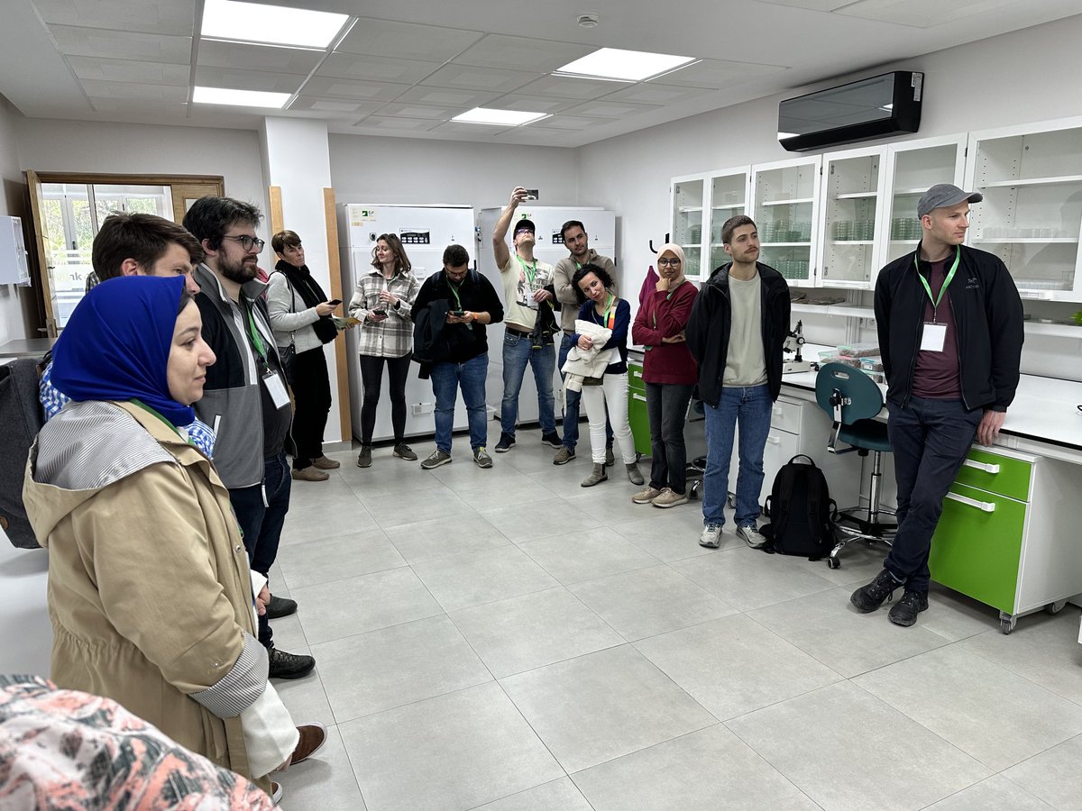 fillobax's tweet photo. It has been a BLAST #AGENTproject a full week of data preparation, pipeline correction, and today we are showing the results! PS: the Italian Genebank predicts the Spanish genebank flowering time at 0.4 accuracy!! https://t.co/FWhtYX9Zm1