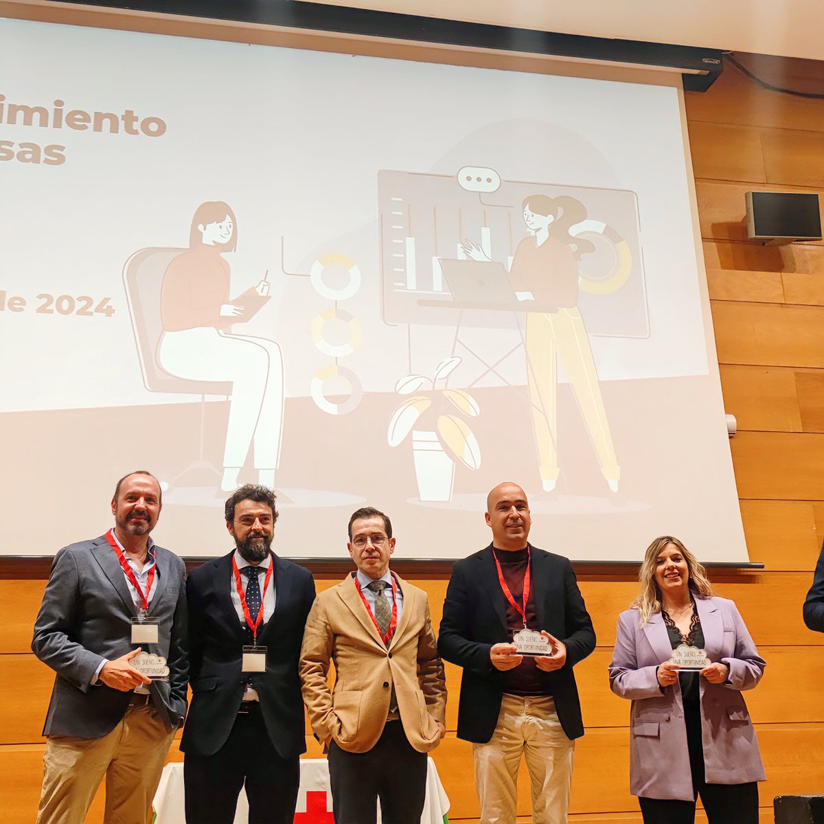 gcpmedia's tweet photo. ¡Somos protagonistas por un día! 🤗 @crejaen Jaén reconoce a las empresas que han colaborado con ellos en este último año. 

Algunos de nuestros compis fueron a recoger el reconocimiento que nos hizo Cruz Roja Jaén. ¡Orgullo de equipo! 🤩🚀 https://t.co/8OZkh0rbSw
