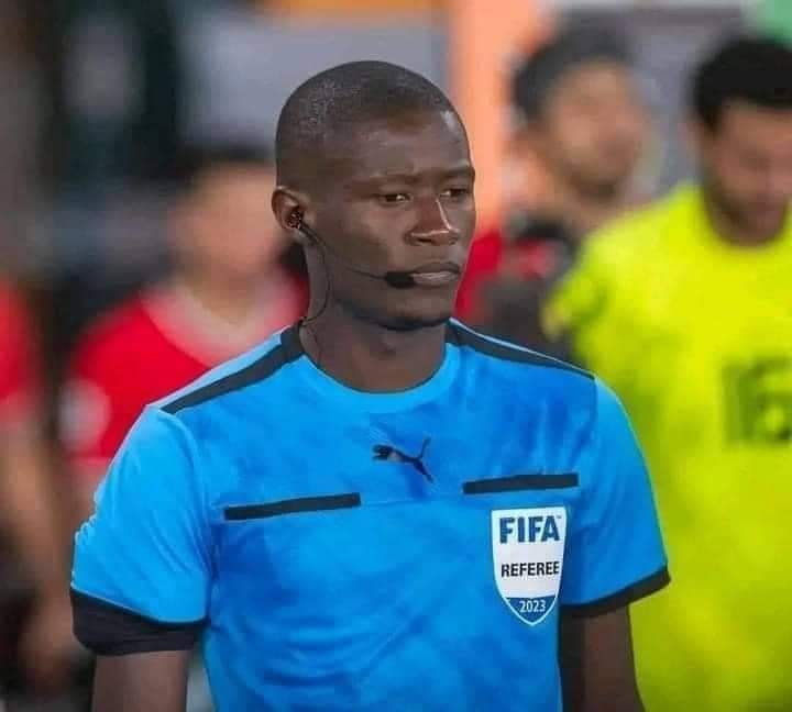Ivoirowsky's tweet photo. L'arbitre gabonais  Pierre #Atcho qui a officié le match #SenegalCotedivoire  retiré  de la #CAN2023 , il encourt une suspension de 3ans. https://t.co/GsEuapQVXk