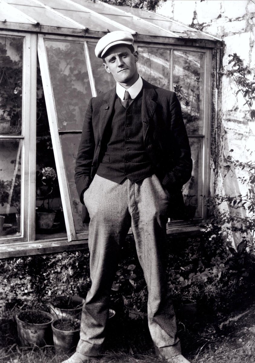 ucddublin's tweet photo. 👓🧑‍🎓 Happy Birthday to our most distinguished graduate and Dubliner James Joyce, born 02 February 1882.

📗 His groundbreaking novel Ulysses was also published on this day in 1922. https://t.co/EuwDmTAw63