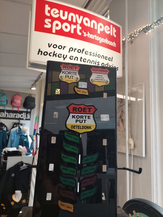 🎉 #Carnaval2024  staat voor de deur en wij zijn er helemaal klaar voor! 🥳 In onze winkel aan de Hinthamerstraat zijn de splinternieuwe jaarschildjes van Roet Korte Put 2024 verkrijgbaar.  Ook verkrijgbaar bij 't Pantoffeltje in de Korteputstraat 11.