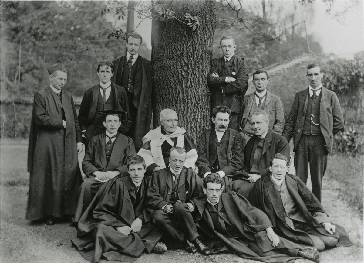 ucddublin's tweet photo. 👓🧑‍🎓 Happy Birthday to our most distinguished graduate and Dubliner James Joyce, born 02 February 1882.

📗 His groundbreaking novel Ulysses was also published on this day in 1922. https://t.co/EuwDmTAw63