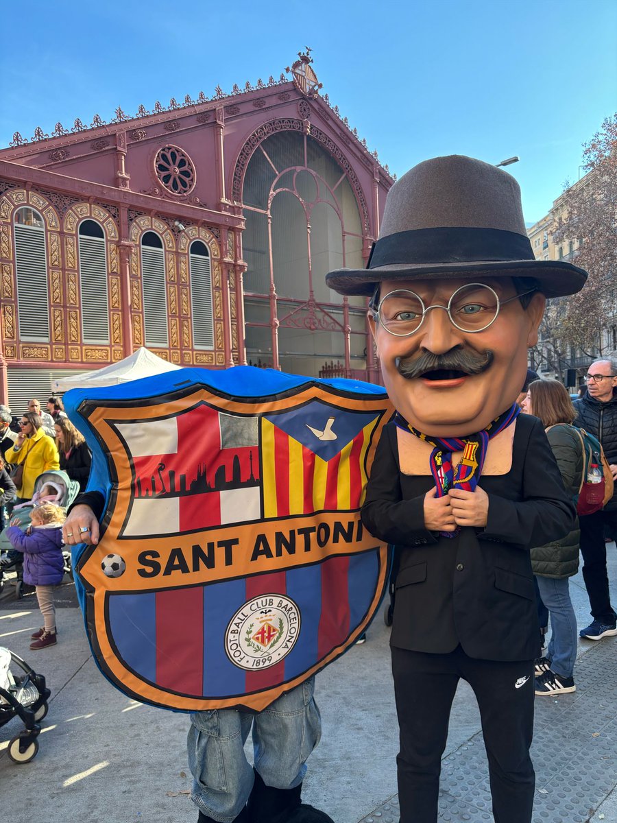 La Fira de la Cervesa, activitat de la Festa Major de Sant Antoni, ha fet una donació de 700€ a l'associació veïnal. Moltes gràcies al Víctor i a l'equip de la Fira de la Cervesa.