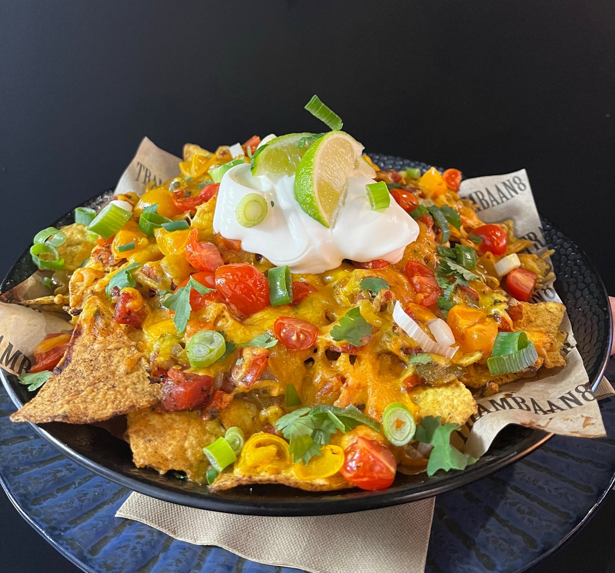 Vrijdagmiddag nachos: de perfecte snack om het weekend in te luiden! 🌮🎉 #NachoTime #WeekendVibes #vrijdagmiddag #vrijmibo #horeca #trambaan8