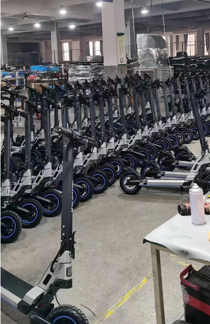 socoolscooter's tweet photo. Last day to finish Container loaded to our Customers. Our Factory will start Chinese New Year Holiday since Tomorrow. https://t.co/e0N44byGYN