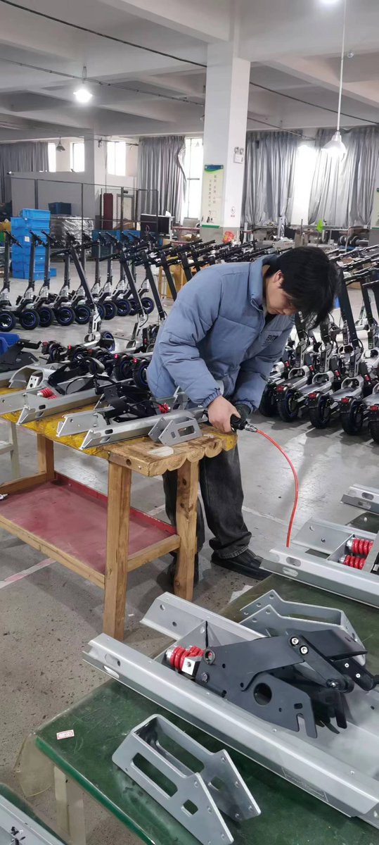 socoolscooter's tweet photo. Last day to finish Container loaded to our Customers. Our Factory will start Chinese New Year Holiday since Tomorrow. https://t.co/e0N44byGYN