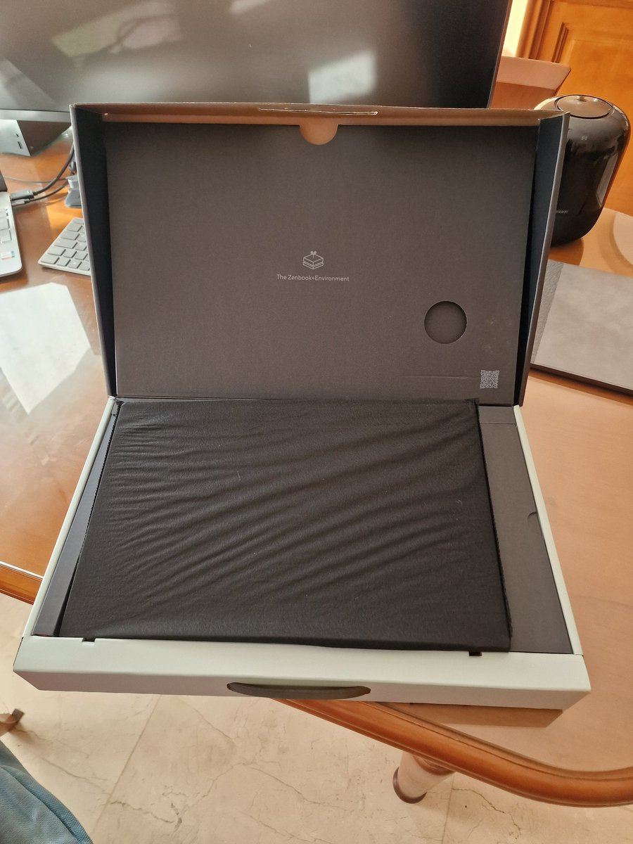 joseanmen's tweet photo. Unboxing de Asus Zenbook UM 3504
32 Gb RAM, AMD Ryzen 7-7735U pantalla Oled 15, 1 Tb de SSD https://t.co/MbVChIznX7